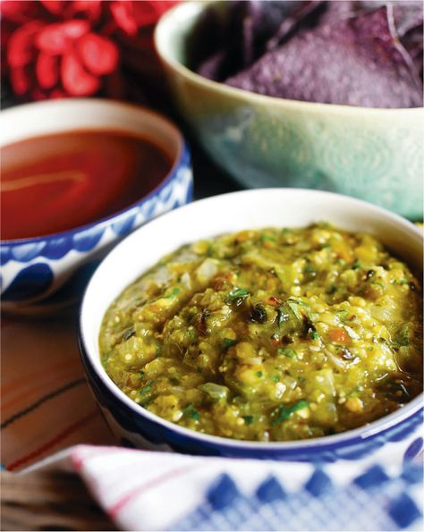 Salsa Verde Pioneer Woman Salsa Verde, Pioneer Woman Salsa, Salsa Verde Canning Recipe, Homemade Quesadillas, Rick Bayless Recipes, Roasted Tomatillo Salsa, Salsa Verde Recipe, Tomatillo Sauce, Roasted Tomatillo