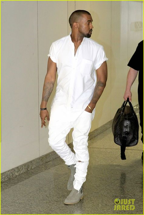 Kanye West in Rio White Outfit For Men, Kanye Fashion, Kanye West Style, White Party Outfit, White Short Sleeve Shirt, Boating Outfit, All White Outfit, Street Style Chic, Black Men Fashion