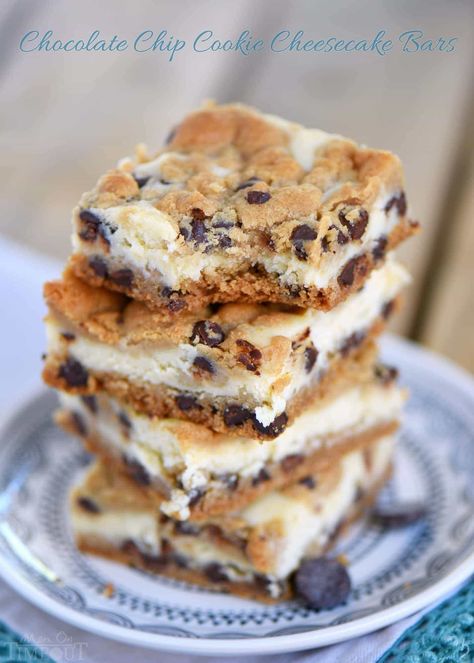 These easy Chocolate Chip Cookie Cheesecake Bars are made with just five ingredients! This easy dessert recipe will satisfy all your cravings! Food Closet, Chocolate Chip Cookie Cheesecake Bars, Cookie Cheesecake Bars, Biscotti Cheesecake, Chocolate Chip Cookie Cheesecake, Dessert Restaurant, Cookie Cheesecake, Weight Watcher Desserts, Chocolate Chip Cheesecake