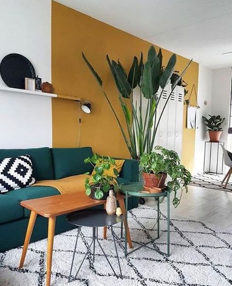 Yellow Walls Living Room, Yellow Accent Walls, Yellow Decor Living Room, Mustard Walls, Bedroom Decor For Couples, Casa Country, Bathroom Decor Luxury, Yellow Living Room, Living Room Red