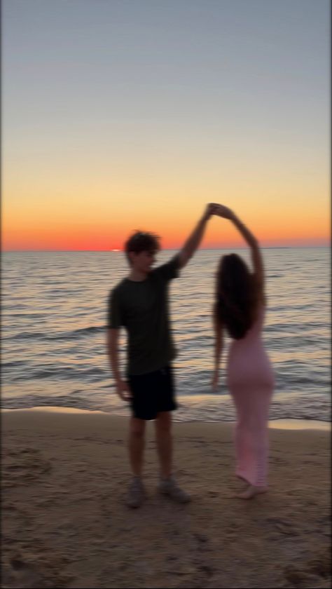 Summer Photo With Boyfriend, Cute Bf Photos, Summer Pictures Boyfriend, Beach Date Pictures, Sunset Pics With Boyfriend, Couple Distance Aesthetic, Couples Insta Poses, Cute Boyfriend Photos, Aesthetic Couple Beach Pictures