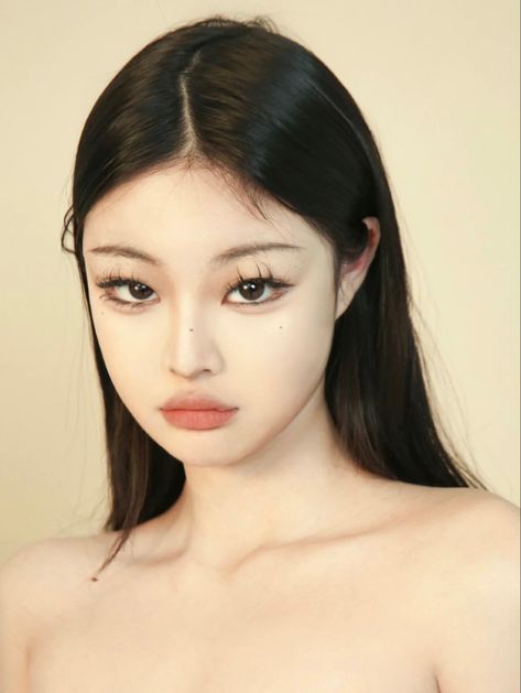 Save-Follow🖤 Ll.lu1s Instagram, Ll.lu1s Ulzzang, Doll Like Beauty, Eye Makeup Asian, Makeup Asian, Asian Makeup Looks, Doll Eye Makeup, Pinterest Makeup, Cute Makeup Looks