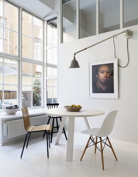 IKEA Kvarnsten Stylish Apartment, Studio Interior, Design Del Prodotto, White Table, White Interior, Round Table, Home Fashion, Interior Design Inspiration, 인테리어 디자인