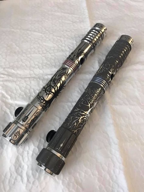 Cool Lightsaber Hilts, Star Wars Custom Lightsaber, Cool Lightsabers, Jedi Lightsaber Design, Star Wars Lightsaber Hilt Designs, Dual Lightsaber Design Ideas, Jedi Lightsaber Hilt, Lightsaber Handle Design, Lightsaber Hilt Design Art