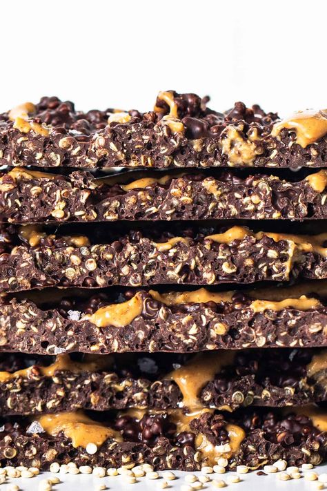 Chocolate Quinoa Crisps - Fit Foodie Finds Chocolate Quinoa Crisps, Quinoa Crisps, Quinoa Desserts, Quinoa Snacks, Quinoa Cookies, Gummy Snacks, Chocolate Quinoa, Desserts With Chocolate Chips, Toasted Quinoa