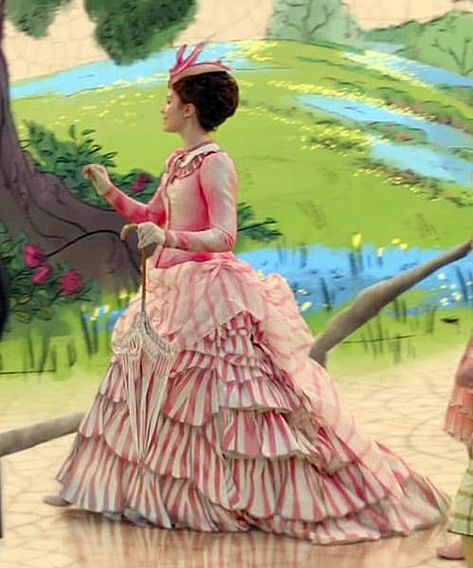 The Animated Style of Mary Poppins Returns (2018) | Frock Flicks Mary Poppins Returns Aesthetic, Mary Poppins Returns Costume, Mary Poppins Costumes, Mary Poppins 2018, Mad Hatter Costume Kids, Merry Poppins, Mary Poppins Dress, Practical Hairstyles, Mary Poppins Movie