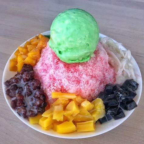 Asian Shaved Ice, Shaved Ice Cream, Ice Cream Menu, Ice Cream Flavor, Ice Cream Sprinkles, Shave Ice, Pretty Drinks, Asian Desserts, Shaved Ice