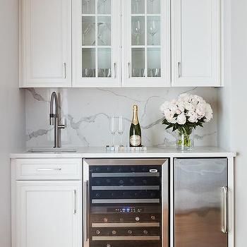 Wet Bar Under Counter Mini Fridge Design Ideas Wet Bar Backsplash, Wet Bar Cabinets, Fridge Design, Trendy Kitchen Backsplash, Home Wet Bar, Modern Home Bar, Torch Lake, Basement Remodel Diy, Home Bar Design