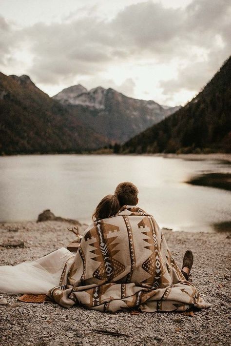 Mountain Photoshoot, Camping Aesthetic, Photo Couple, Couple Shoot, Couple Aesthetic, Couples Photoshoot, Couple Pictures, Van Life, Photo Poses