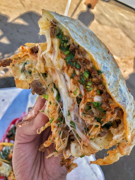 Anyone want a quesadilla with extra cheese 🧀 and asada ❓ when your quesadilla looks like this you know your day is about to get a whole lot better 🥩😁 TAG A FRIEND 👇👇 • • 📸 instagram: @appetiteempire • Quesadilla Station, Barbacoa Quesadilla, Asada Quesadillas, Steak Quesadilla, Cheese Quesadilla, Food Babe, Yummy Comfort Food, Berry Ave, Dinner Options