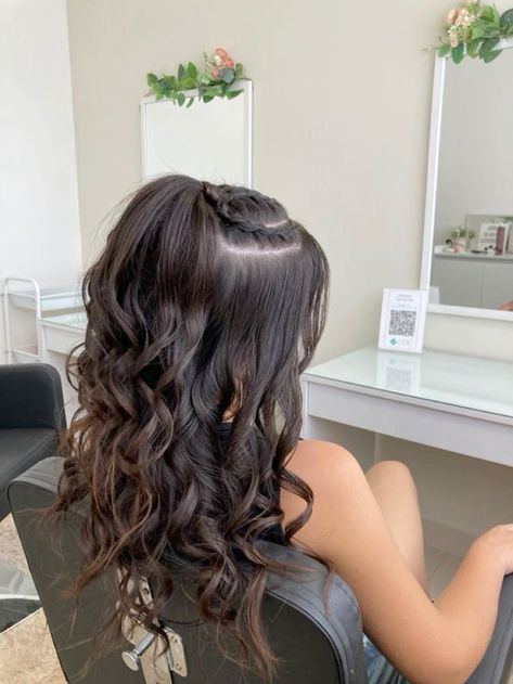 Quince Damas Hairstyles, Curled Hairstyles For Short Hair Formal, Hair Styles For Prom Medium Length, Party Hairstyles For Medium Hair Night, Pretty Hairstyles For Prom, In Hairstyles, Hair Styles For Long Hair Easy, Black Hair Prom Hairstyles, Peinados Para Graduacion Sueltos