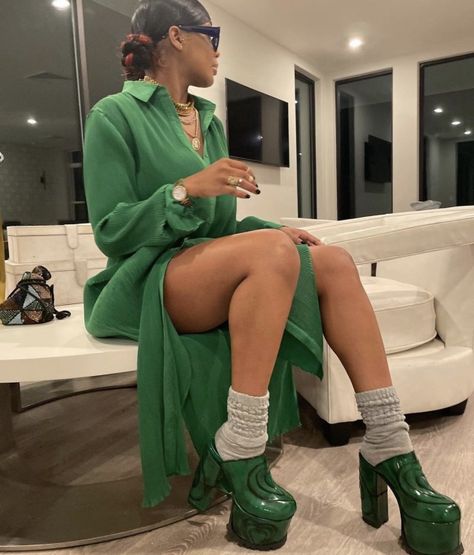 Green Outfit Black Woman, Green Shoes Outfit, All Green Outfit, Outfits 90s, Lit Outfits, Outfit 90s, Shoes Outfit, 90s Aesthetic, Dope Fashion