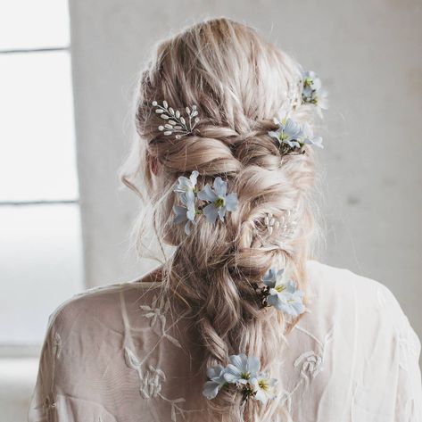 Pastel Blue Wedding, Cottage Core Wedding, Poppy Wedding, Flower Hair Pins Wedding, Wedding Flower Hair, Pearl Hair Pin Wedding, Gypsophila Wedding, Wedding Hairstyles And Makeup, Boho Bridal Hair