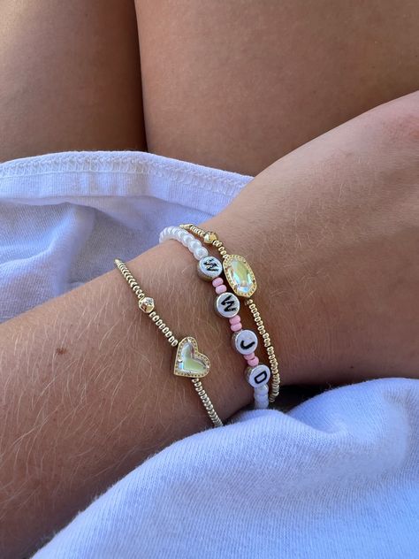 Wwjd Bracelet Stack, Girly Jewelry Bracelets, Kendra Bracelet, Pretty Stacks, Wwjd Bracelet, Surf Jewelry, Homemade Bracelets, Preppy Bracelets, Bracelet Stacks