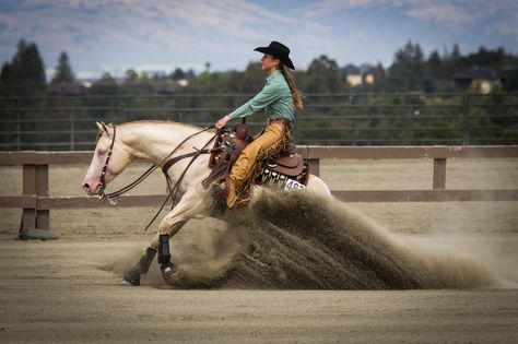 Awesome stop!!! Western Horse Riding, Horse Pens, Woman Riding Horse, Horse Reining, Dream Horse Barns, Reining Horses, Rodeo Life, Western Riding, Breyer Horses