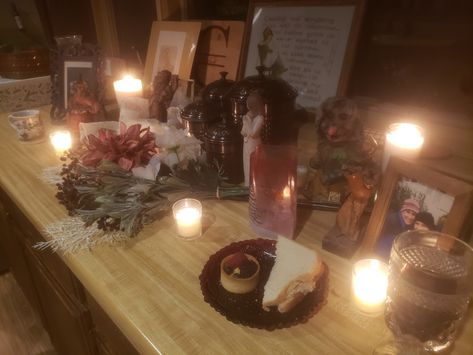 Altar offerings, favorite treats and momentos displayed in the kitchen. Candles guide the ancestors home Mothers Night Yule, 12 Nights Of Yule, 6th Night Of Yule, Yule Intentions, Feast Of The Hunters Moon, Haunted History, Kitchen Lights, Winter Solstice, 12 Days