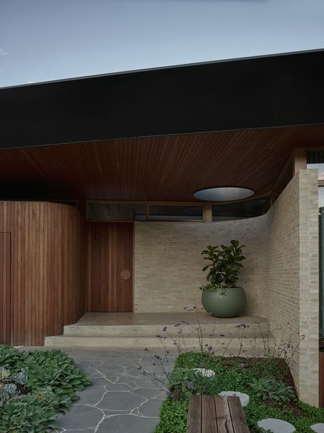 Jinjella House by Lande Architects • Mid-century architectural principles from Frank Lloyd Wright, one of its most lauded forebears, has inspired the design of this home in Victoria that intuitively connects with its landscape and a modern family lifestyle.  #door #entrance #midcenturyhomes #homedesign #modernisthomes #architecture #dreamhouse #housedesign #australianhomes #familyhome #architecturelovers #modernhomes Residential Entrance, Mid Century Exterior, Modern Entrance, Mid Century Architecture, The Local Project, Australian Homes, Architecture Exterior, Frank Lloyd, Frank Lloyd Wright