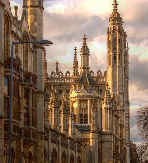 Kings College, Kings College London Aesthetic, Cambridge University Aesthetic, Kings College London, Cambridge Architecture, Kings College Cambridge, Minecraft Medieval Village, Fitzwilliam College Cambridge, Cambridge College