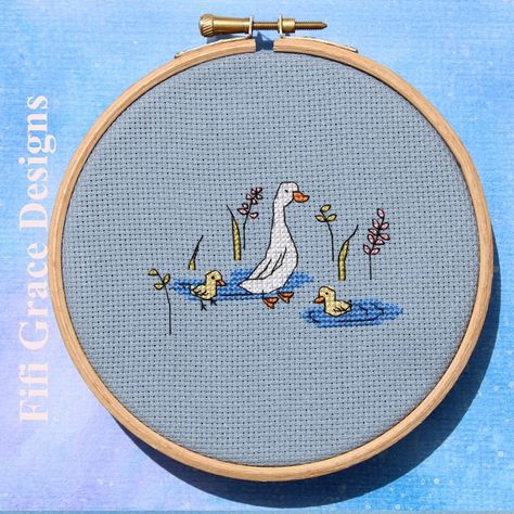 Snuggly Duckling, Stitch Home Decor, Cross Stitch Easy, Snowflake Cross Stitch, Cross Stitch Home, Embroidery Cute, Duck And Ducklings, Nursery Wall Hanging, Cute Cross