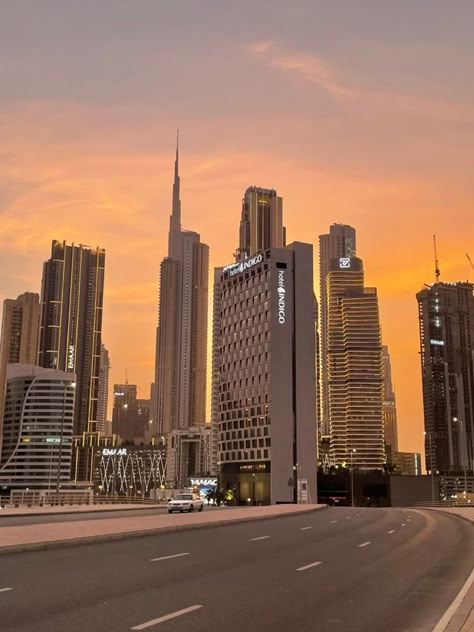 Dubai Sunset Aesthetic, Dubai Aesthetic Desert, Sunset In Dubai, Aesthetic Dubai Pictures, Dubai Background, Dubai Images, Dubai Sunrise, Dubai Aesthetic Night, Dubai Pictures