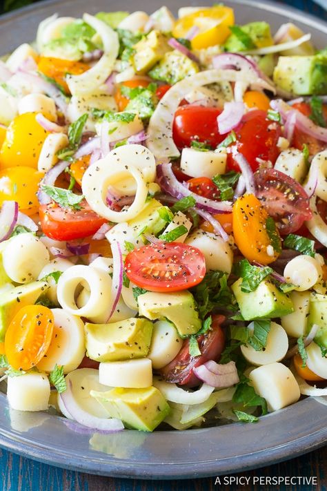 Perfect Brazilian Chopped Salad Recipe Brazilian Salad, Chopped Salad Recipe, Grilling Recipes Sides, Chopped Salad Recipes, Side Salad Recipes, Hearts Of Palm, Diner Recept, Salad Recipes For Dinner, Brazilian Food