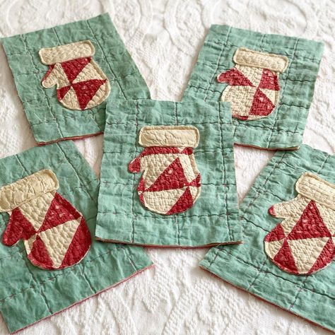 Attic Shower, Antique Quilts Patterns, Quilt Crafts, Homemade Coasters, Barn Christmas, Quilt Scraps, Sew Crafts, Sewing Christmas, Pottery Barn Christmas