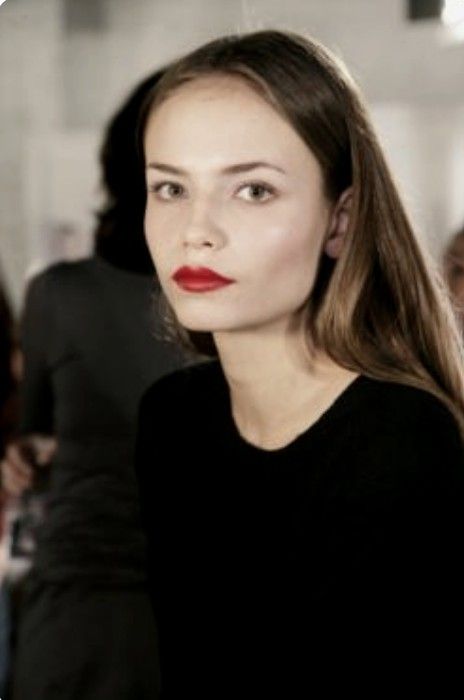 F L O R A H M I S T Pale Skin Makeup, Red Lips Makeup Look, Pale Makeup, Runway Hair, Natasha Poly, Red Lip Makeup, Beauty Make-up, Trendy Makeup, Red Lip