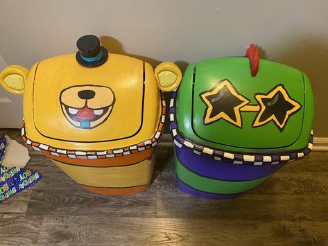 Cool Trash Cans, Fnaf Theories, Fnaf Crafts, Fnaf Cosplay, Diy Gifts For Friends, Pinterest Room Decor, Security Breach, Fnaf Art, Room Makeover Inspiration