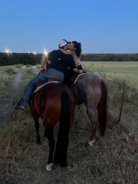 Cowboys And Angels, Cowboy Romance, Cowgirl Aesthetic, Horse Girl, Cowgirl Style, Future Life, Couple Aesthetic, Outdoor Fun, Horseback Riding