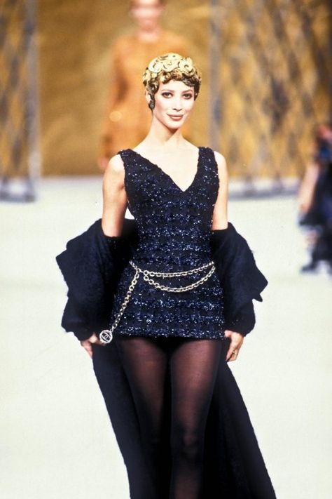 Chanel Haute Couture Dress, Vintage Runway Fashion, Classic Chanel, Chanel Dress, 80s And 90s Fashion, Corset Fashion, Haute Couture Dresses, Chanel Haute Couture, Christy Turlington