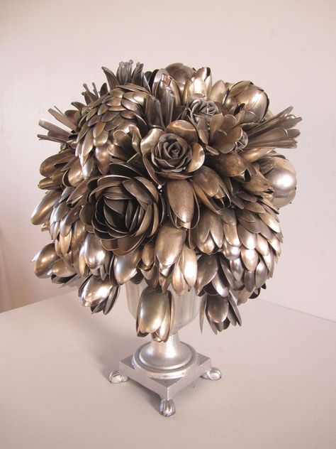 Bouquet of spoon made flowers Cutlery Art, Silverware Crafts, Silverware Art, Spoon Crafts, Spoon Art, Welding Art Projects, Metal Tree Wall Art, Silverware Jewelry, Sculpture Metal