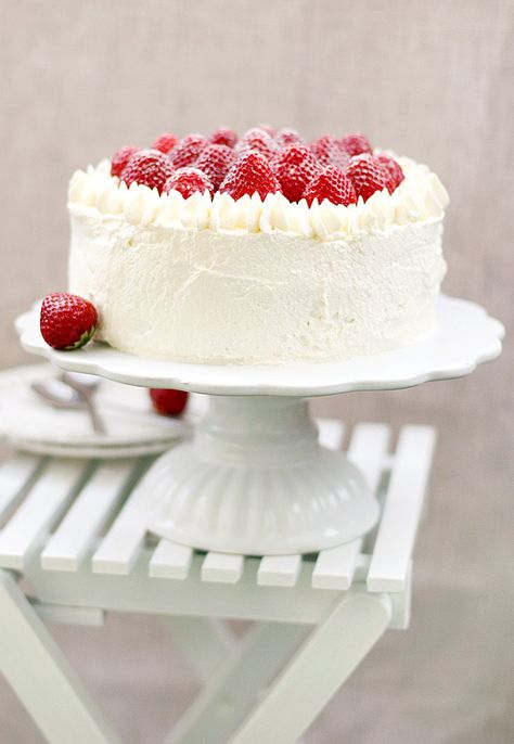 Strawberry Topped Cake, Strawberry Cakes, Sweet Delights, Fresh Strawberries, Strawberry Cake, Strawberry Recipes, Food Cakes, Perfect Desserts, Pretty Cakes