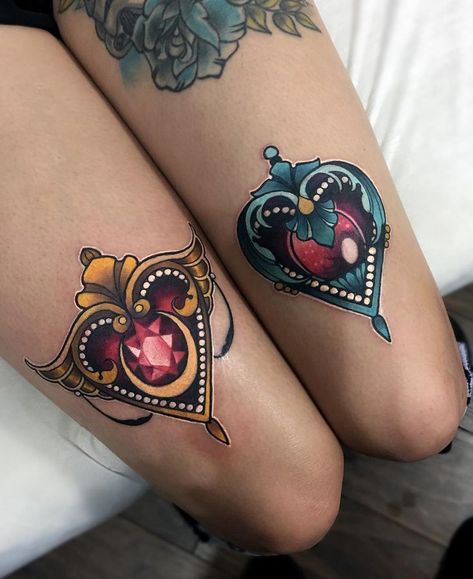 Double hearts ornamental tattoos done on girl's thighs, one in gold with a ruby and the other blue with a strawberry. Tattoo by Olie Siiz, an artist based in Warsaw, Poland. #tattoo, #tattooed Gem Tattoo, Jewel Tattoo, Sailor Moon Tattoo, Tattoo Magazine, Kawaii Tattoo, Original Tattoos, Geniale Tattoos, Tatuaje A Color, Thigh Tattoos Women