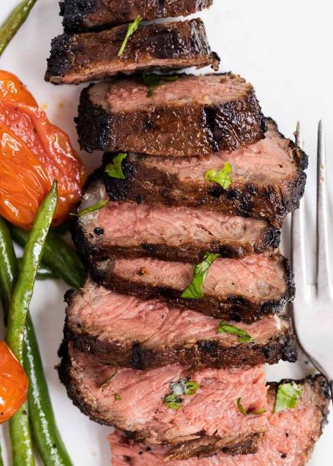 Easy Steak Marinade - Only 5 ingredients and 5 minutes of prep! The most delicious flavor that creates a tender and juicy steak. You'll love this steak marinade recipe! Simple Steak Seasoning, Easy Steak Marinade, Tritip Recipes, Easy Steak Marinade Recipes, Steak Marinades, Steak Marinade Easy, Seared Salmon Recipes, Skirt Steak Recipes, Steak Marinade Recipes