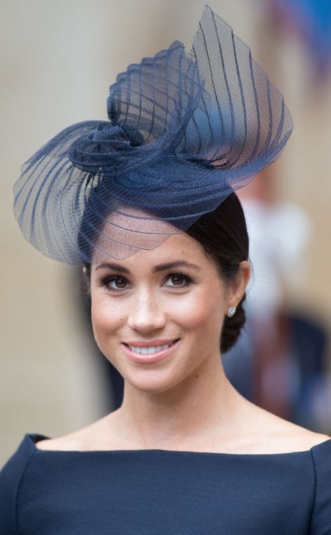 Blue Swirl from Meghan Markle's Best Hats, Ranked! on E! Online Philip Treacy Hats, Suits Actress, Stephen Jones, Philip Treacy, Black Fascinator, Paris Chic, Blue Swirl, Edgy Chic, Royal Look