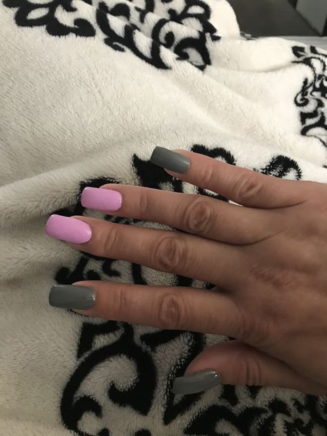 Gray And Pink Nails, Pink And Gray Nails, Pink And Grey Nails, Shower Nails, Theatre Faces, Baby Shower Nails, Grey Nails, Fall Pink, Nail Decor