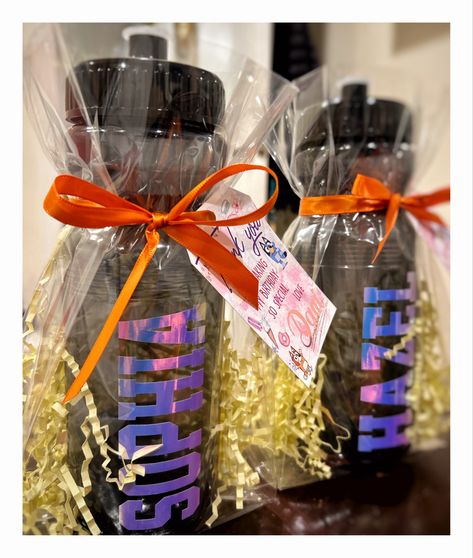 Squeeze bottles as party favors with Holographic Vinyl Water Bottle Party Favors, Rapunzel Quince, Bottle Party Favors, Party Favors For Kids Birthday, Custom Party Favors, Holographic Vinyl, Squeeze Bottles, Party Packages, Custom Cake Toppers