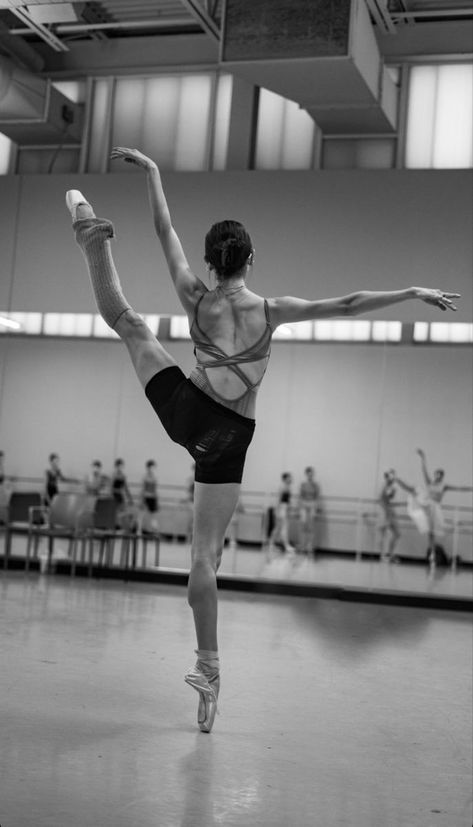 Dancer Lifestyle, Ballet Pictures, Dance Forever, Ballet Beauty, Ballet Poses, Ballet Inspiration, Ballet Photos, Ballet Clothes, Show Dance