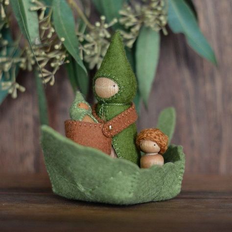 Peg Gnomes, Waldorf Gnomes, Boat Bed, Wooden Peg Dolls, Rust Colour, Waldorf Crafts, Wood Peg Dolls, Eco Toys, Peg People