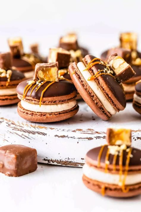 Pies And Tacos, Caramel Macarons, French Macaroon Recipes, Rolo Candy, Macarons Chocolate, Salted Caramel Buttercream, Macarons Recipe, Macaron Recipes, Caramel Filling