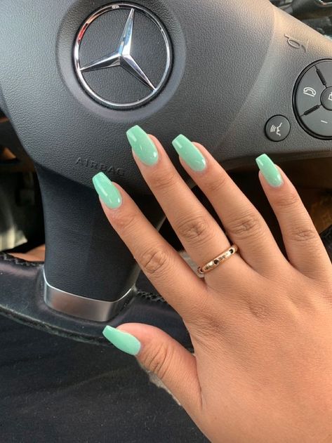 Green Gel Nails Summer, Lilac Coffin Nail Ideas, Solid Color Nails With Accent Nail, Simple April Nails, Nail Inspo 2024 Coffin, Spring Basic Nails, Short Coffin Nails Spring, Solid Spring Color Nails, Coffin Solid Color Nails