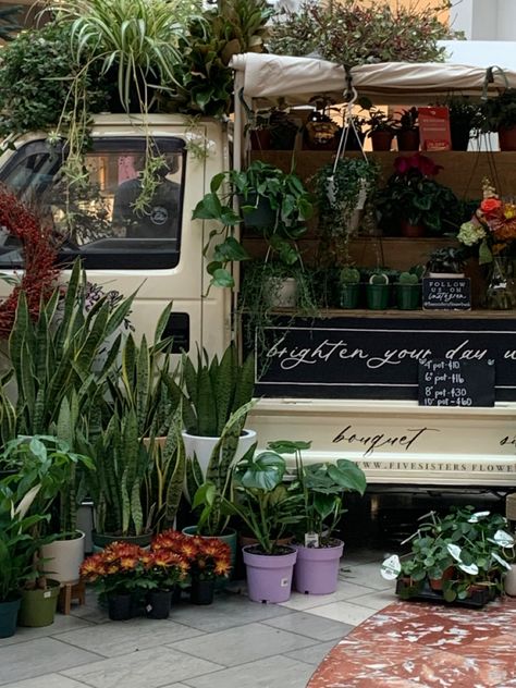 Pop Up Plant Shop, Mobile Plant Shop, Mobile Greenhouse, Plant Truck, Heather Gardens, Plant Business, Plant Shops, Flower Shop Interiors, Flower Cafe