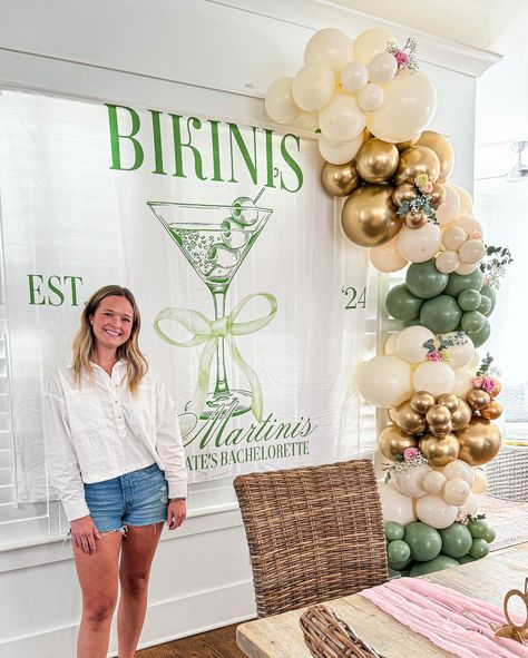 If there was ever a party to tug at every southern girl’s heart… 🌷🍸👙👒👗👰🏼‍♀️ • • #bachelorette #bachelorettepartyplanning #bacheloretteweekend #bikinisandmartinis #bridetobe #2025bride #balloondecor Charleston Bachelorette Party Decor, Charleston Sc Bachelorette Party, Charleston Bachelorette Party, Charleston Bachelorette, Bachelorette Party Decor, Bachelorette Party Planning, Bachelorette Trip, Bachelorette Party Themes, S Heart