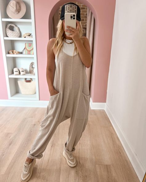 Fifty shades of n e u t r a l s 🖤🤍🤎 Boho Jumper Outfit, Tan Jumpsuit Outfit, Jumper Outfit Summer, Beige Jumper Outfit, Cute Jumper Outfits, Casual Jumpsuit Outfit, Jumpsuit Outfit Fall, Salon Outfits, Jumper Outfits