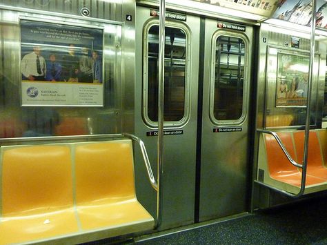 Steampunk Spaceship, New York City Subway Aesthetic, New York Subway Photography, Modern New York Subway Train Interior, Inside Subway Train Drawing, Subway Aesthetic, Nyc Tips, Subway Tunnel Aesthetic, Metro Nyc