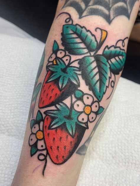 Traditional Strawberries Tattoo, Strawberry Face Tattoo, Strawberry Traditional Tattoo, Strawberry Bush Tattoo, American Traditional Strawberry, American Traditional Strawberry Tattoo, Traditional Strawberry Tattoo, Traditional Tattoo Tutorial, Edgy Tattoos