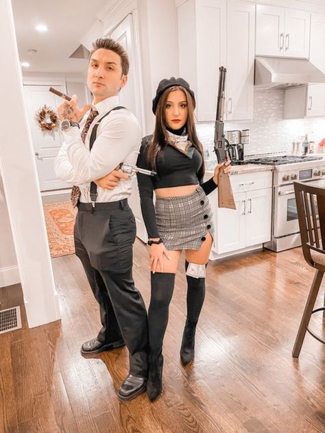 Couples Halloween Costume Bonnie And Clyde, Gangster Costume Couples, Couple Cute Halloween Costumes, 20s Couple Halloween Costumes, Halloween Costume Outfits Couple, Diy Bonnie And Clyde Costume, Bone And Clyde Costume, Bonnie E Clyde Fantasia Halloween, Best Couples Halloween Costumes 2022