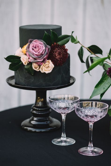 2 Tier Cakes Ideas, 2 Tier Black Wedding Cake, Simple Black Wedding Cake, Wedding Cakes 2 Tier, Cakes 2 Tier, 30 Photoshoot, Tier Wedding Cakes, Black Wedding Cake, 2 Tier Wedding Cakes