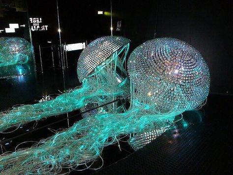 Disco Ball jellyfish lights :D....... holy freaking schnikes. I must have these. ..... i could totally make them too..... Omg! ♡♡♡♡♡ Disco Ball Jellyfish, Disco Ball Sculpture, Prism Installation, Disco Flamingo, Disco Ball Installation, Jellyfish Lights, Light Fest, Installation Ideas, Crystal World