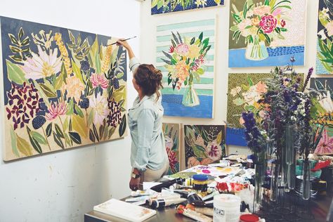 Lulie Wallace painting floral portaits in her studio. Read more about Wallace's painting and designs... Lulie Wallace Flowers, Lulie Wallace Art, Lulie Wallace, Flower Magazine, Abstract Painting Diy, Artistic Space, Pottery Painting Designs, Fruit Painting, Inspirational Design